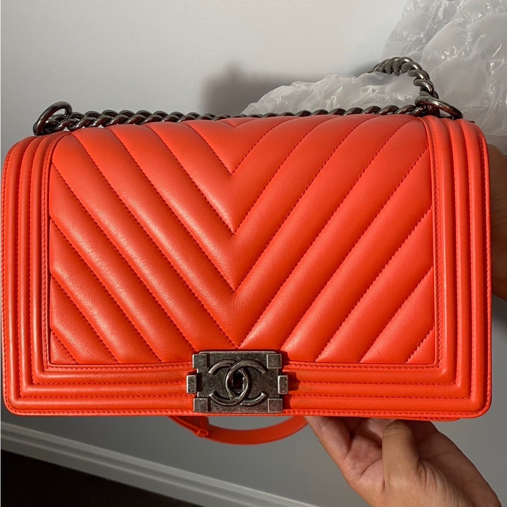 CHANEL New Medium Chevron Boy